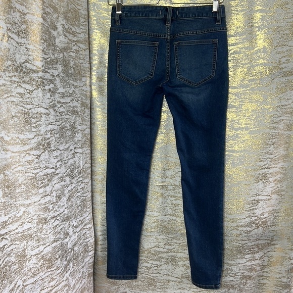 FREE People Dark Blue Wash Busted Knee Mid Rise Skinny Jeans Size W24 - Picture 11 of 16